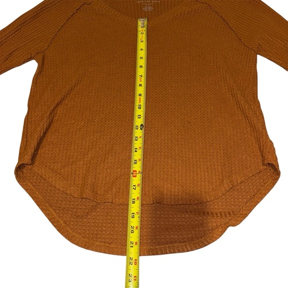 American Eagle Soft & Sexy Plush Waffle Knit V-Neck Sweater Size Small - Picture 3 of 9